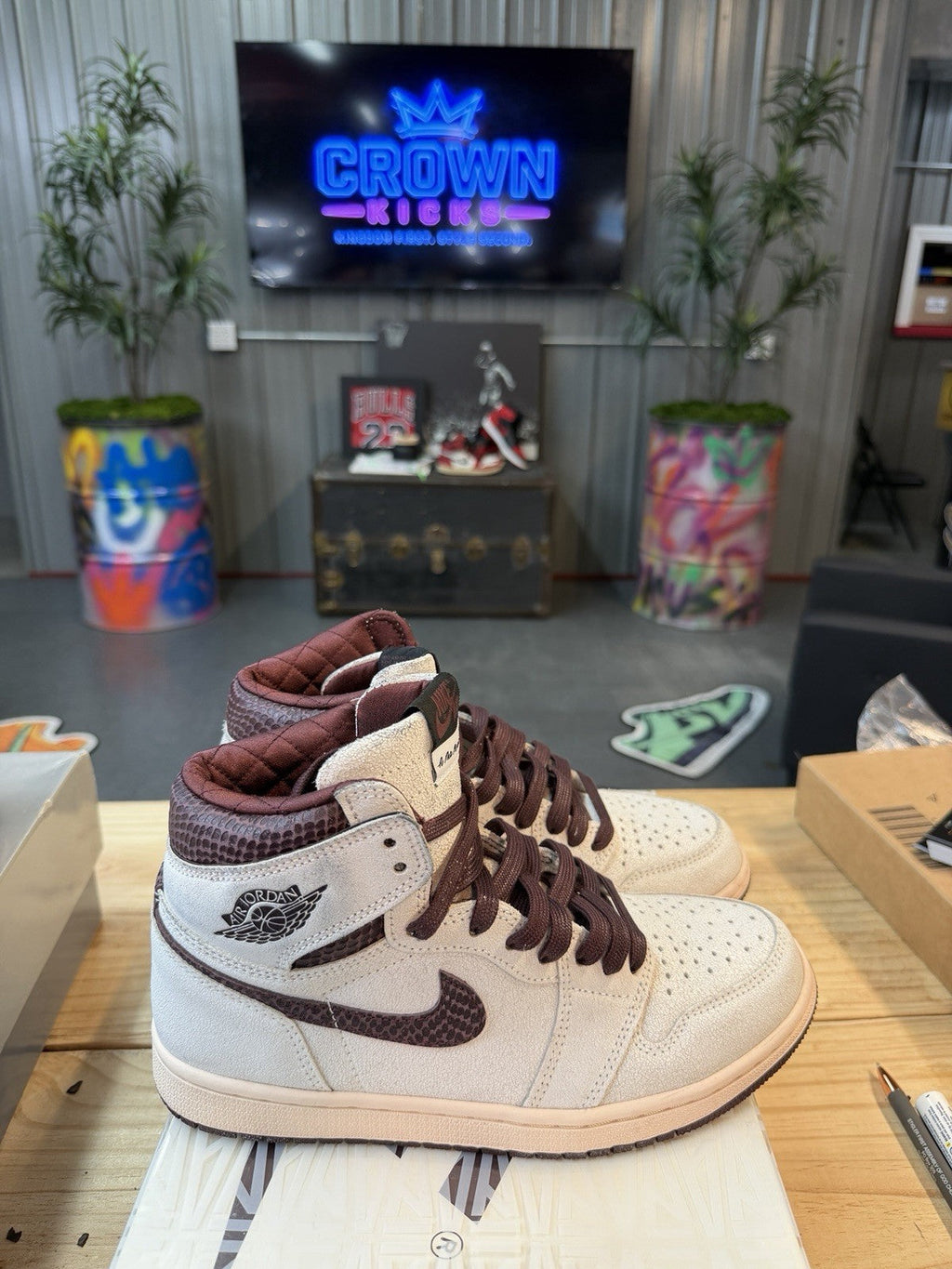 Men's Jordan 1 Retro High OG "A Ma Maniére" DO7097-100 - 8.5 - Used With OG Box - product image from the listing.