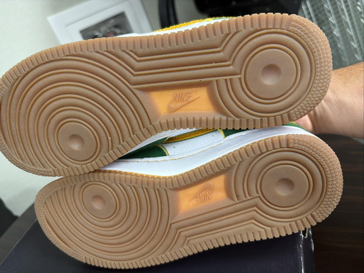 QUEENS AIR FORCE ONE *LIMITED EDITION**CLARK KENT Trainers* - product image from the listing.