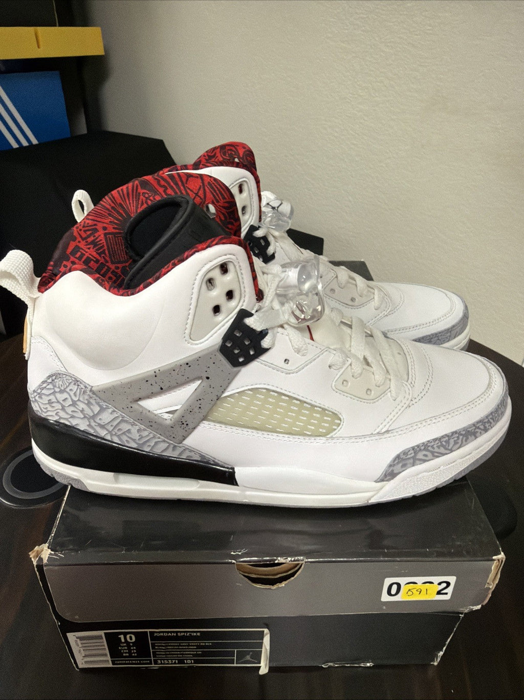 NEW Nike Air Jordan Spizike Cement Grey Size 10 315371-101 - product image from the listing.