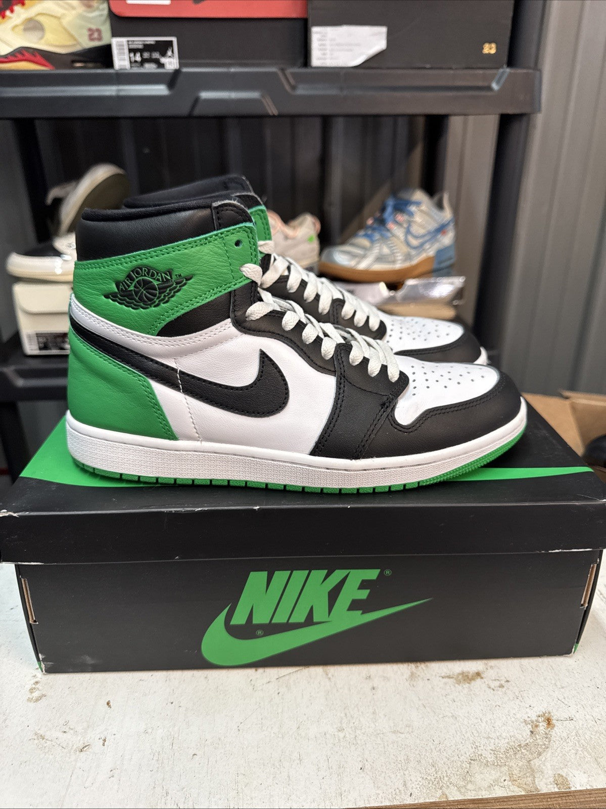 "LUCKY GREEN" Air Jordan 1 Retro High OG 2023 - Size 9.5 - product image from the listing.