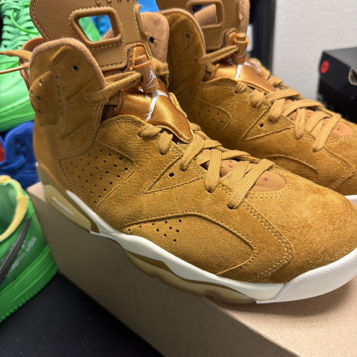 Men's Nike Air Jordan 6 Retro Wheat 2017 Size 10 Golden Harvest (209) - product image from the listing.