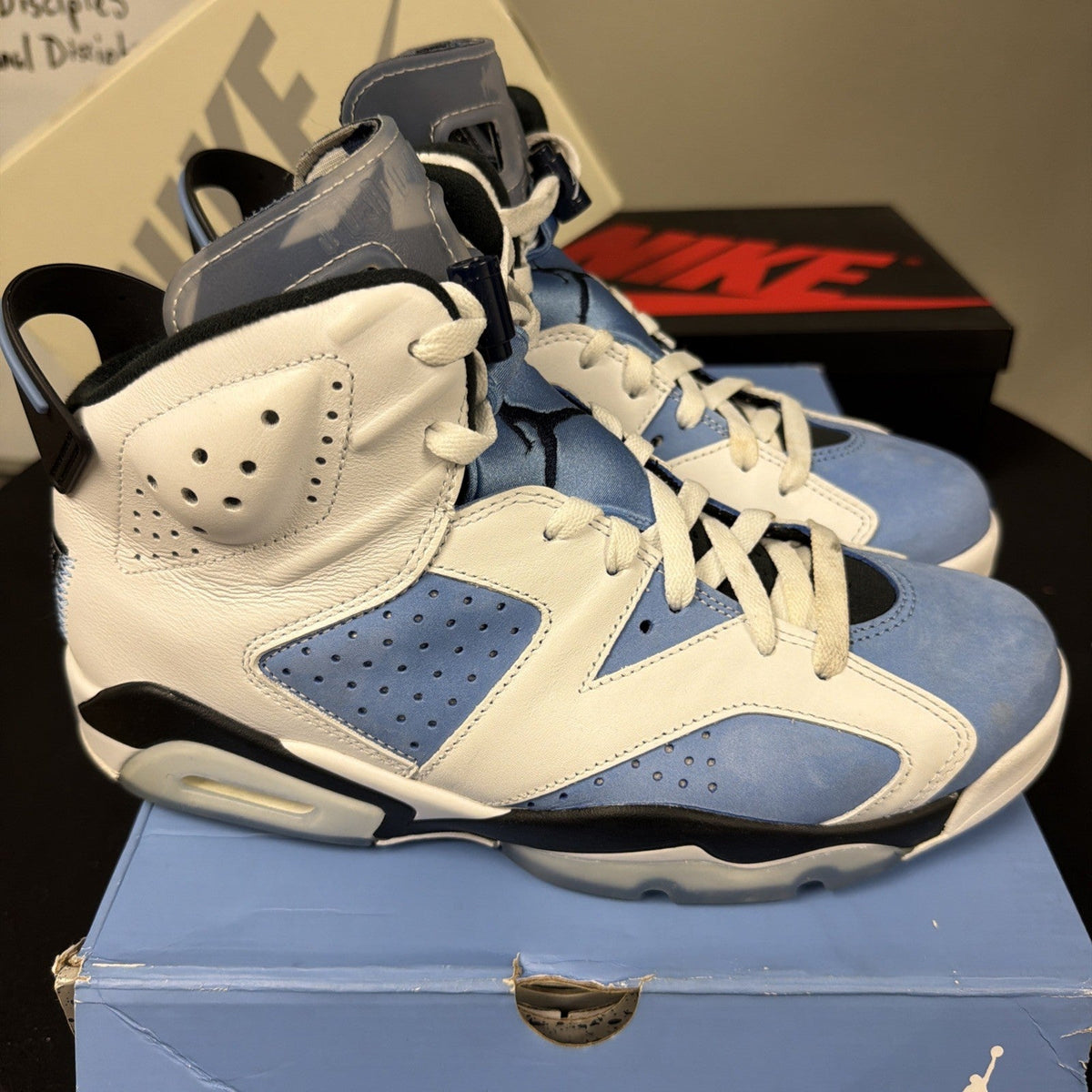 Men's Nike Air Jordan 6 Retro University Blue White Black Size 9 CT8529 410 - product image from the listing.