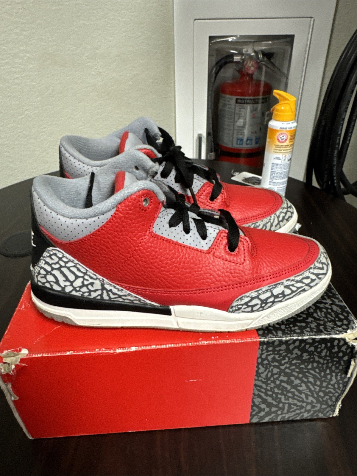 (PS) Fire Red Cement Grey CQ0487-600 Size 3Y - Nike Air Jordan 3 Retro SE - product image from the listing.