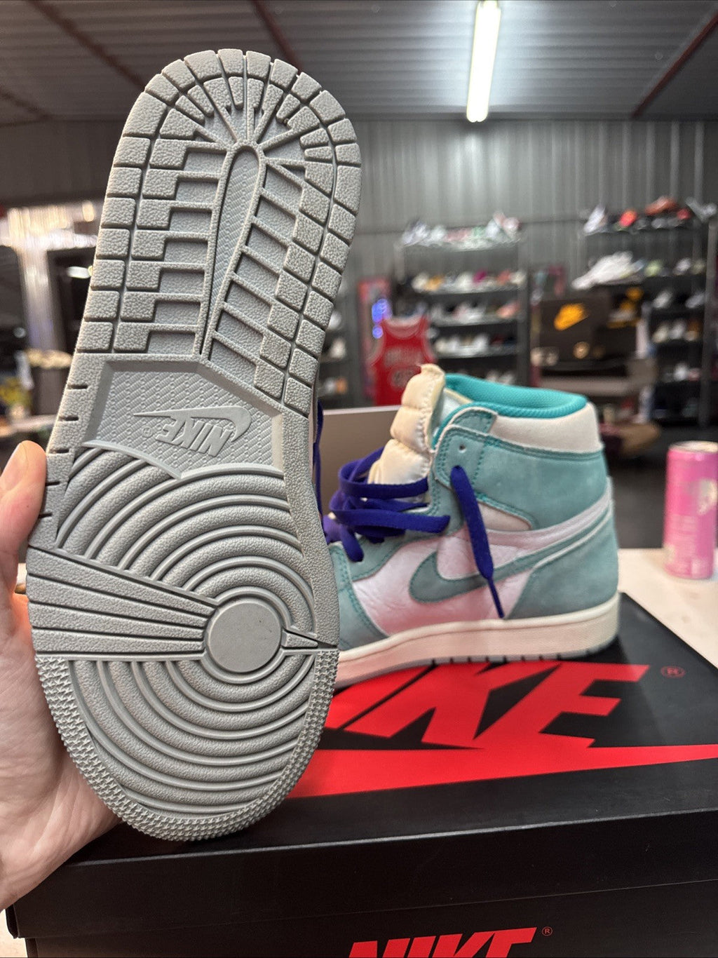 "Turbo Green" Size 8 - SP19 Air Jordan 1 High OG - product image from the listing.