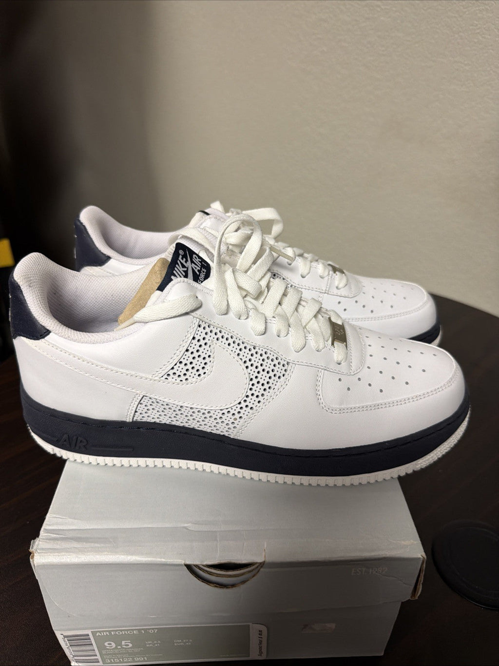 "White Obsidian" Nike Air Force 1 '07 White Navy Size 9.5 315122-991 2008 - product image from the listing.