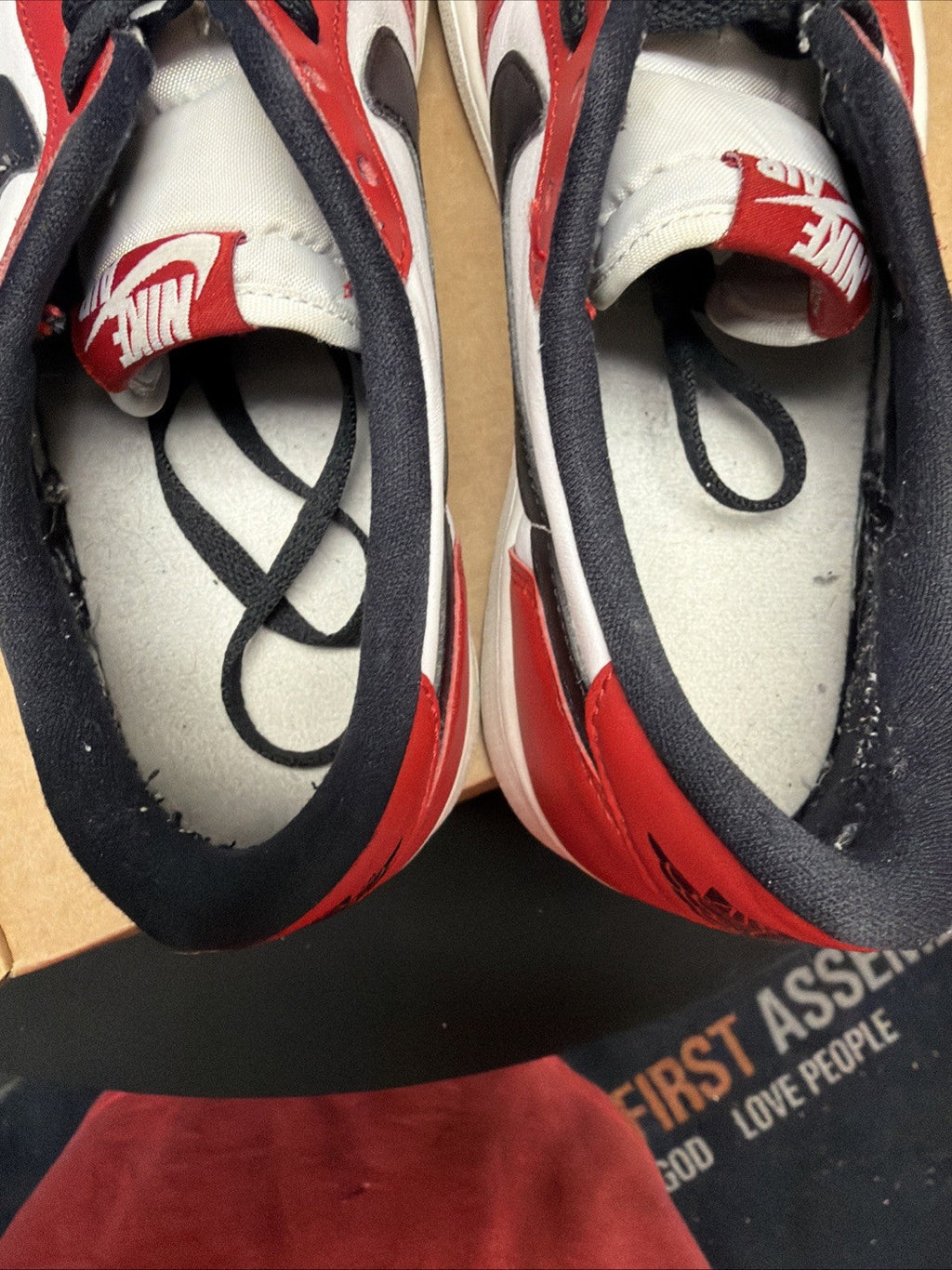 Size 9.5 Air Jordan 1 Retro OG 2016 Low Chicago 705329-600 - product image from the listing.