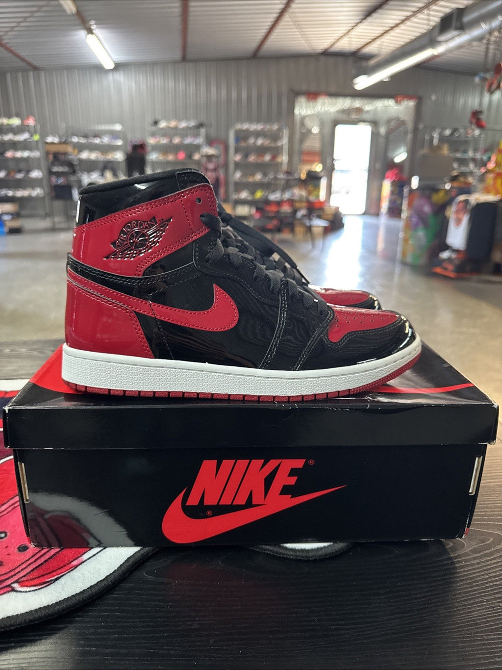 "Patent Bred" SIZE 10 - Nike Air Jordan 1 High Retro OG - product image from the listing.