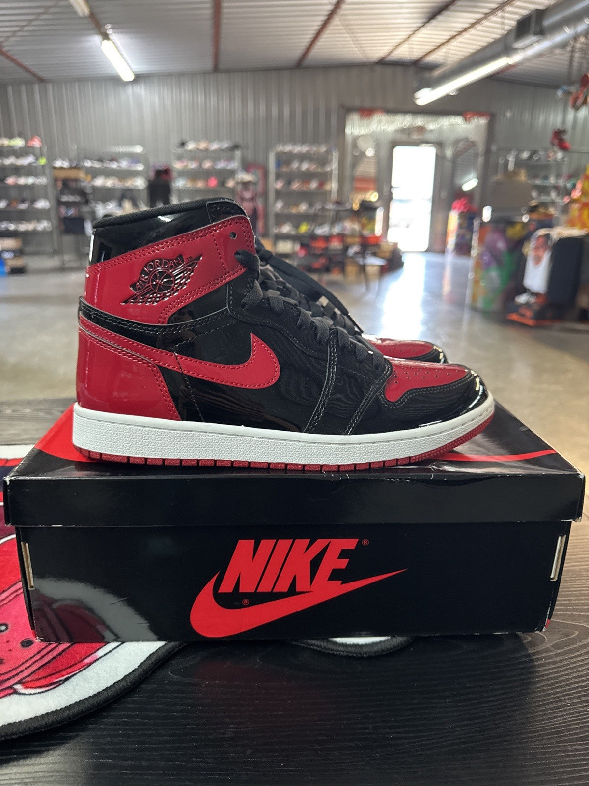 "Patent Bred" SIZE 10 - Nike Air Jordan 1 High Retro OG - product image from the listing.