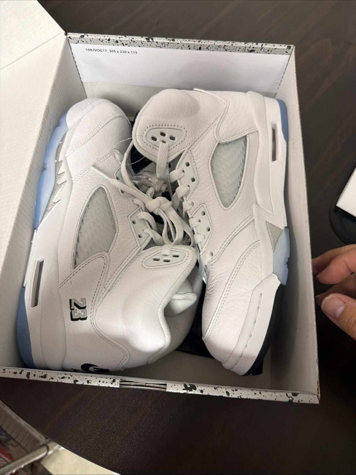 Air Jordan 5 Retro 'White Metallic' Grade-School (White) Size 7y - product image from the listing.