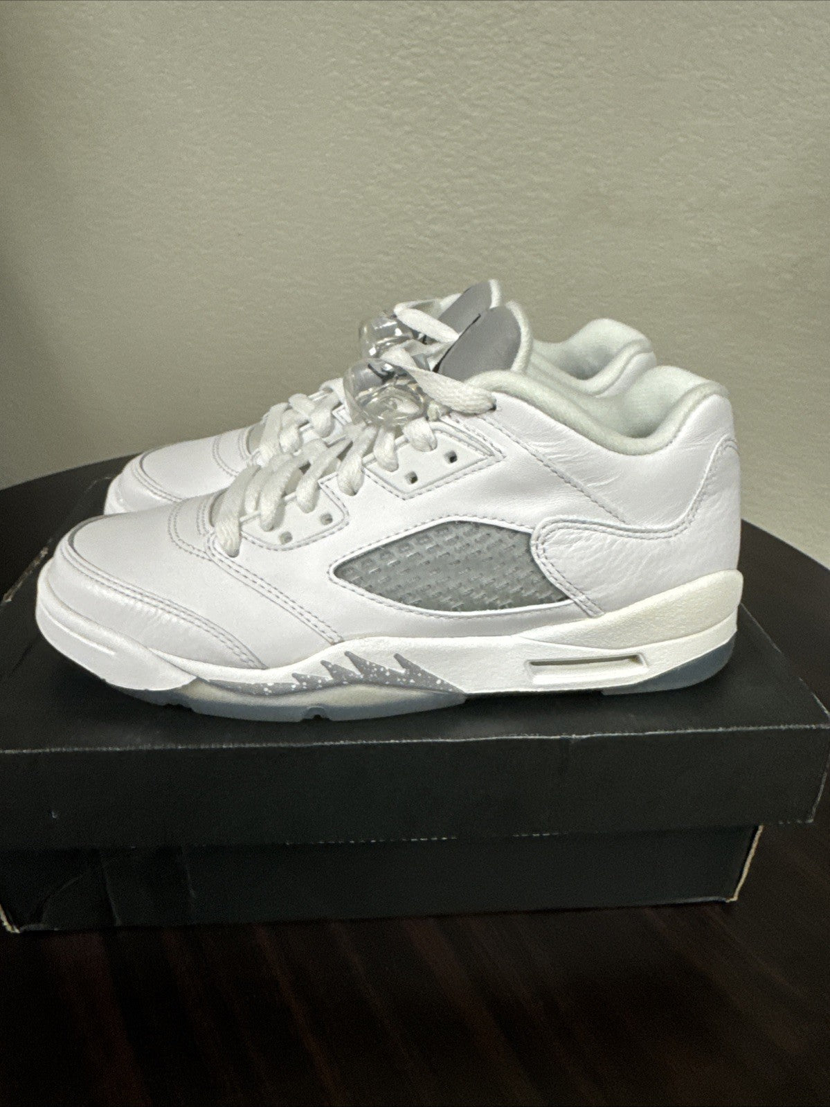 "White Wolf Grey" Size 5Y - Nike Air Jordan 5 Retro Low GS "2015" - product image from the listing.