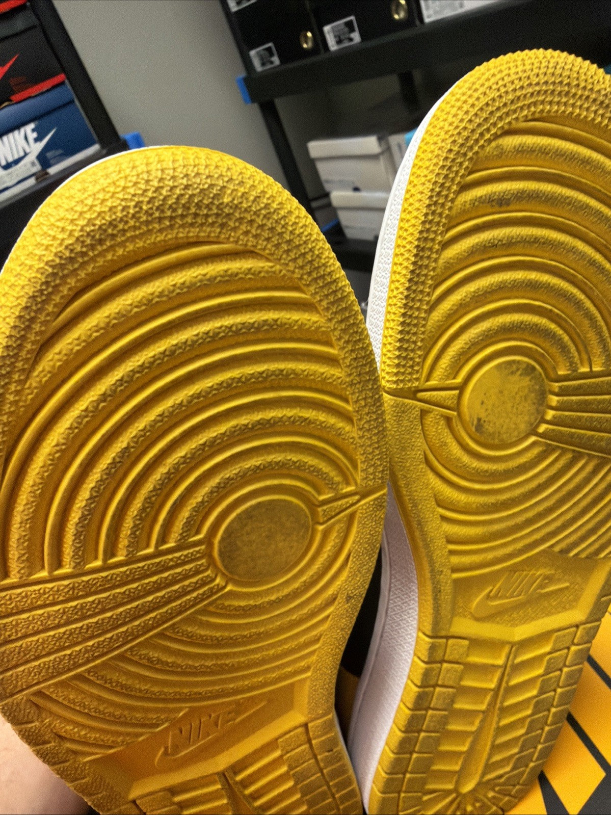 Jordan 1 Retro OG High Pollen - Size 9 - product image from the listing.