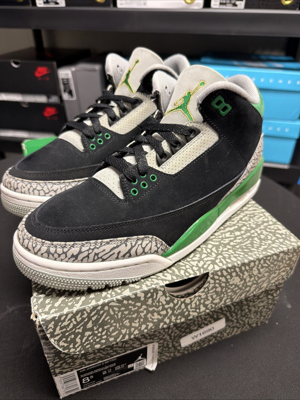 Jordan 3 Retro Mid Pine Green - Size 8.5 - product image from the listing.