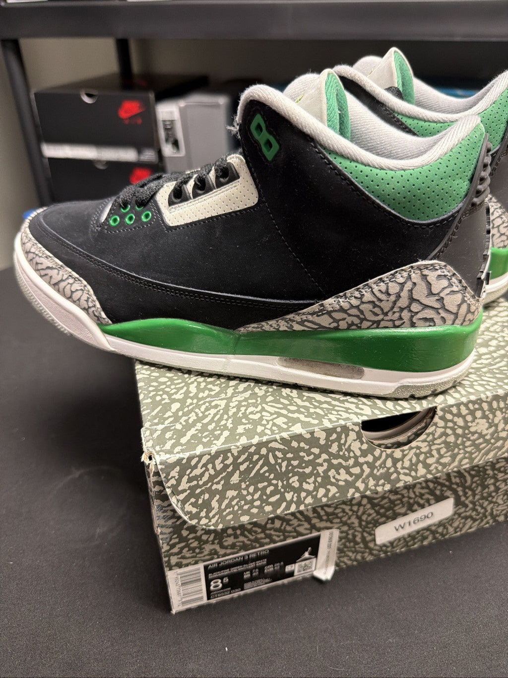 Jordan 3 Retro Mid Pine Green - Size 8.5 - product image from the listing.