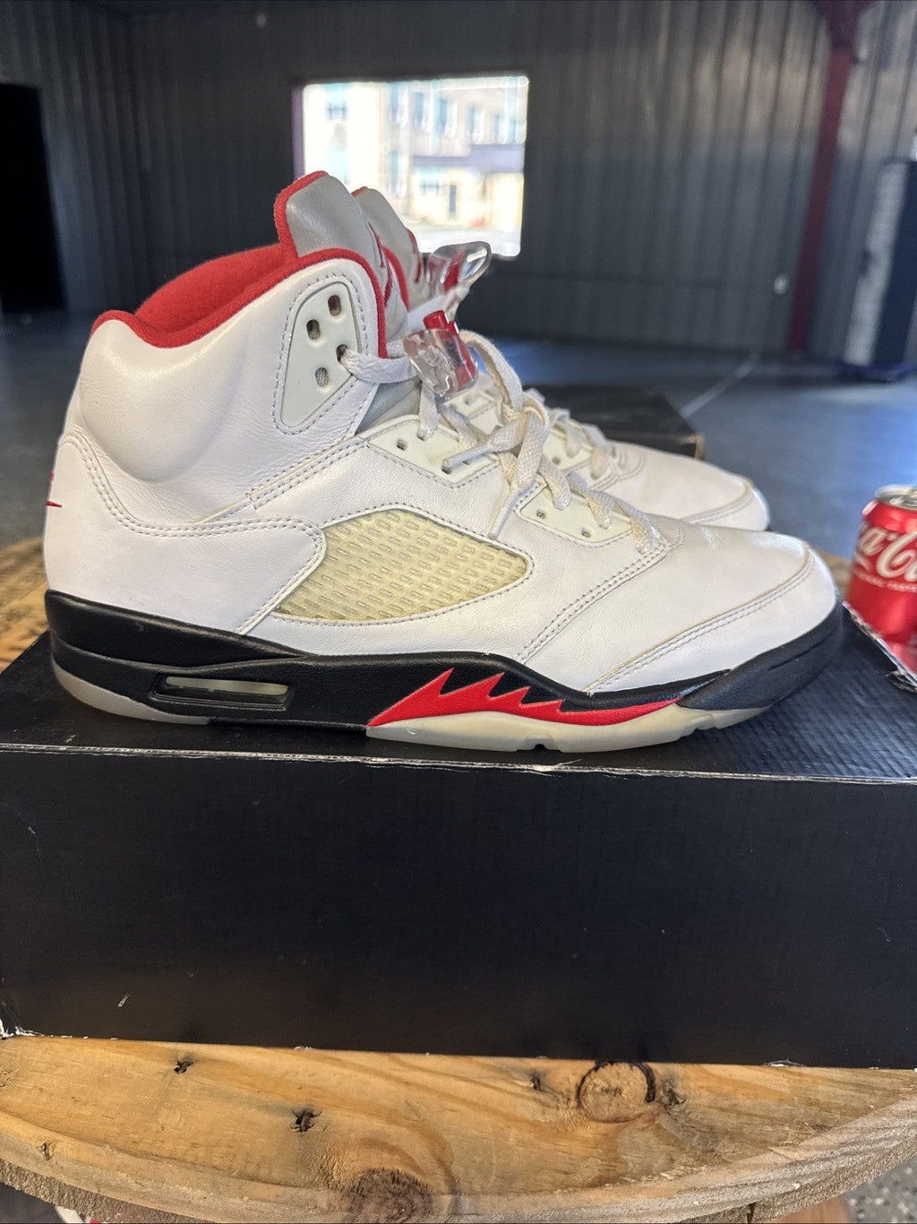 Men's Nike AIR JORDAN 5 FIRE RED 11.5 | Barely Worn - product image from the listing.