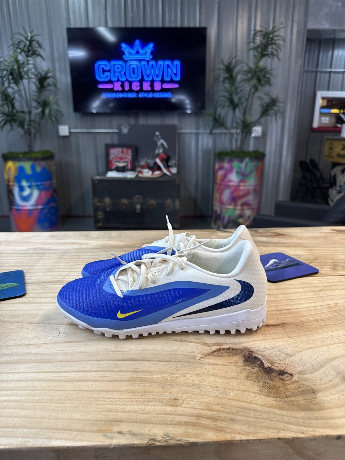 Nike Phantom 6 Academy Turf Cleats | Replacement Box - Size 6.5 - product image from the listing.