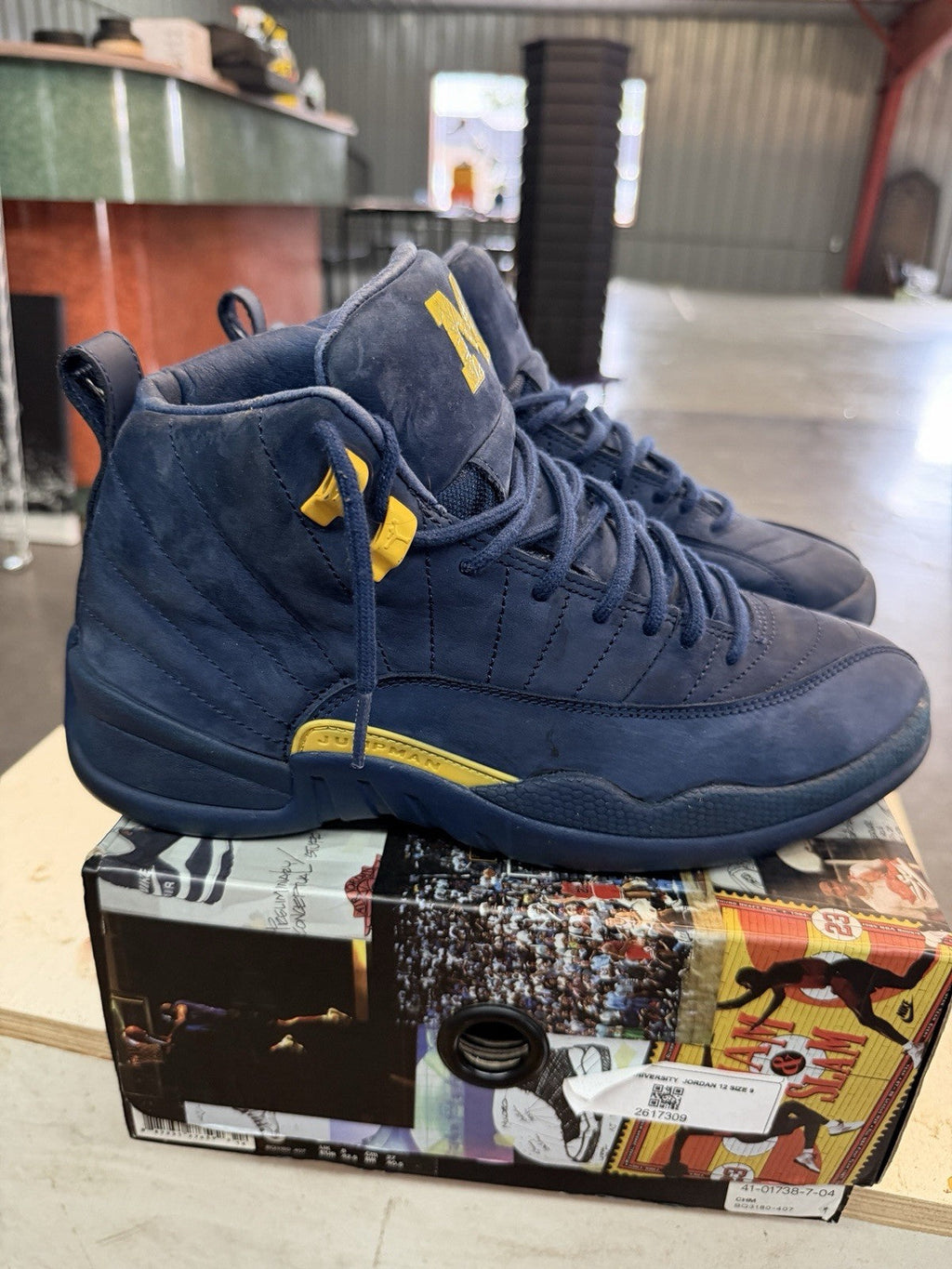 Michigan Size 9 Og All - Jordan 12 Retro - product image from the listing.