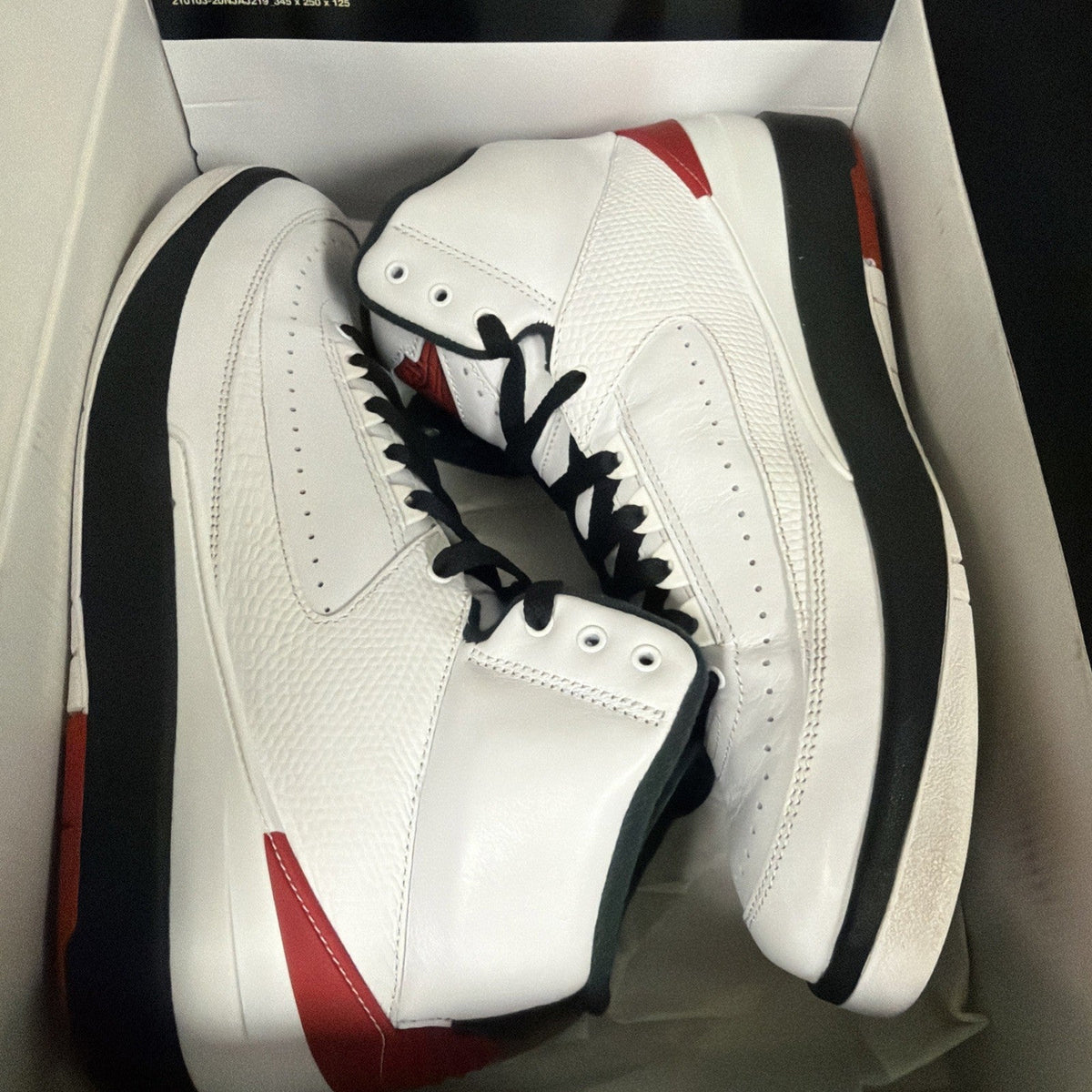 Nike Air Jordan 2 Retro OG Chicago 2022 DX2454-106 Complete W/ Box Mens Size 10 - product image from the listing.