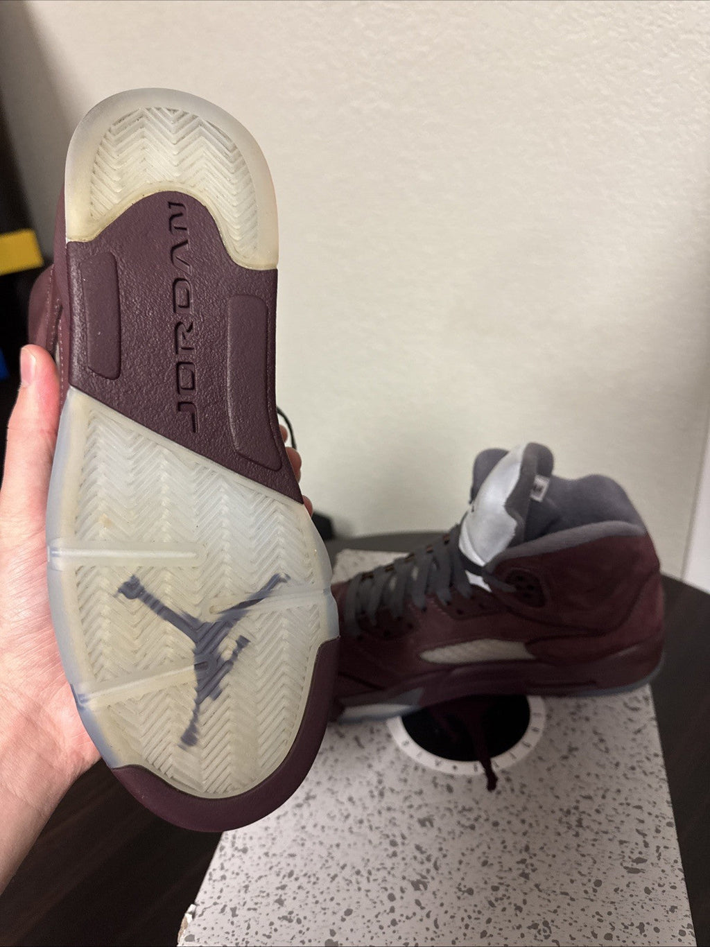 Burgundy 2023 GS FN4233-600 Size 6.5Y Sneakers - Nike Air Jordan 5 Retro SE - product image from the listing.