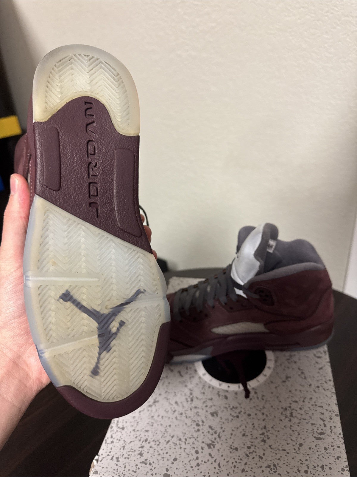 Burgundy 2023 GS FN4233-600 Size 6.5Y Sneakers - Nike Air Jordan 5 Retro SE - product image from the listing.
