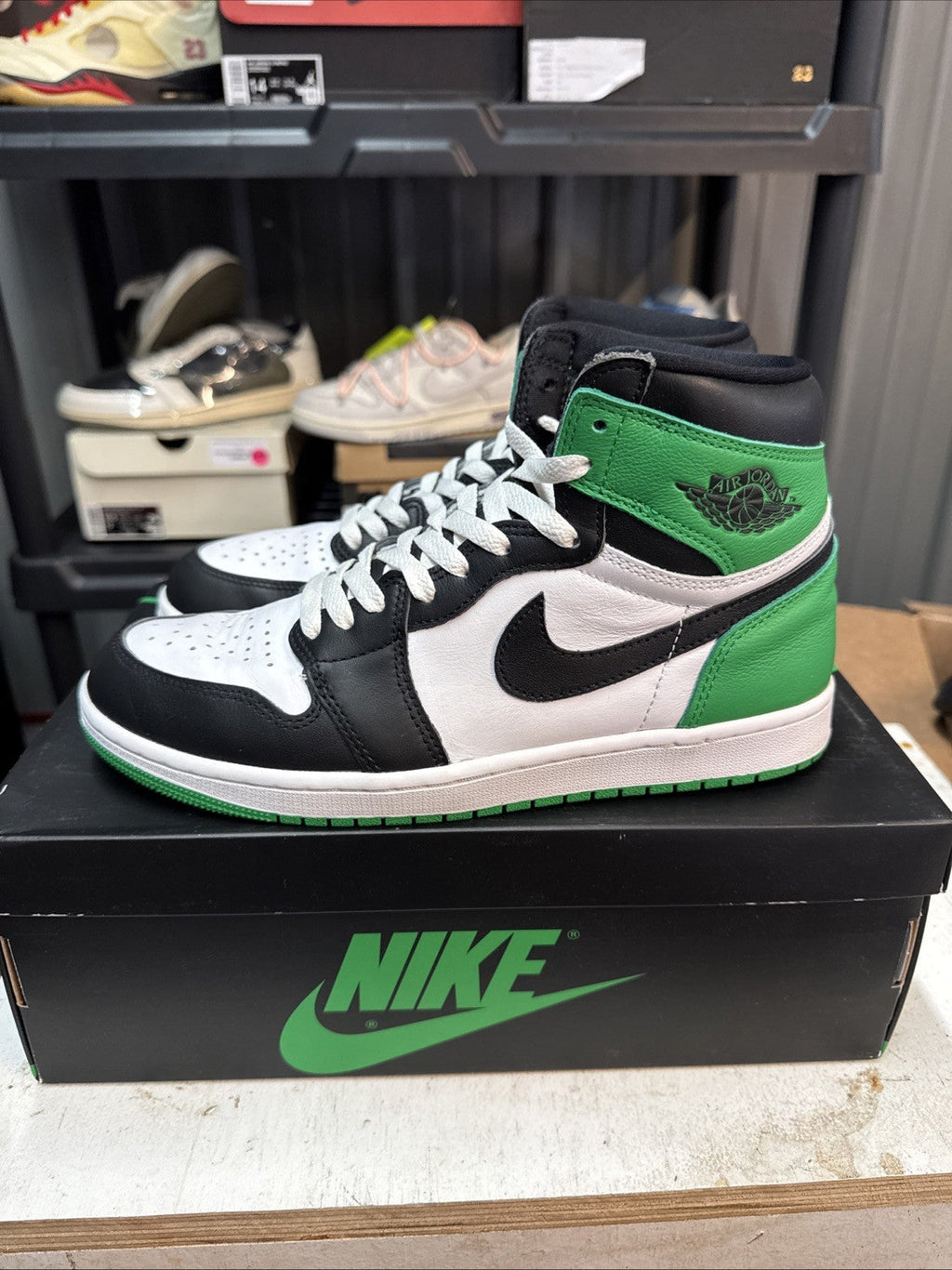 "LUCKY GREEN" Air Jordan 1 Retro High OG 2023 - Size 9.5 - product image from the listing.
