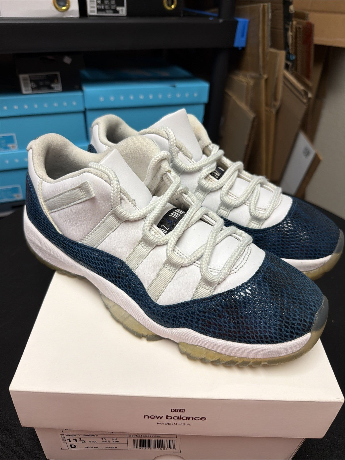 Air Jordan 11 Retro Low LE Snakeskin White Black Navy CD6846-102 2019 - product image from the listing.