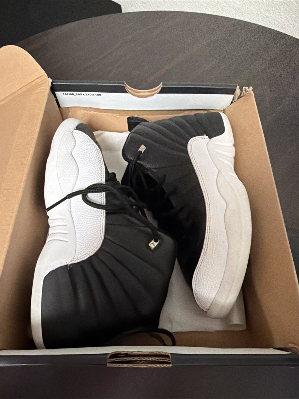 Air Jordan 12 Retro Playoff 2022 GS Size 2.5y (6W) 153265-006 *In Hand* in Black - product image from the listing.