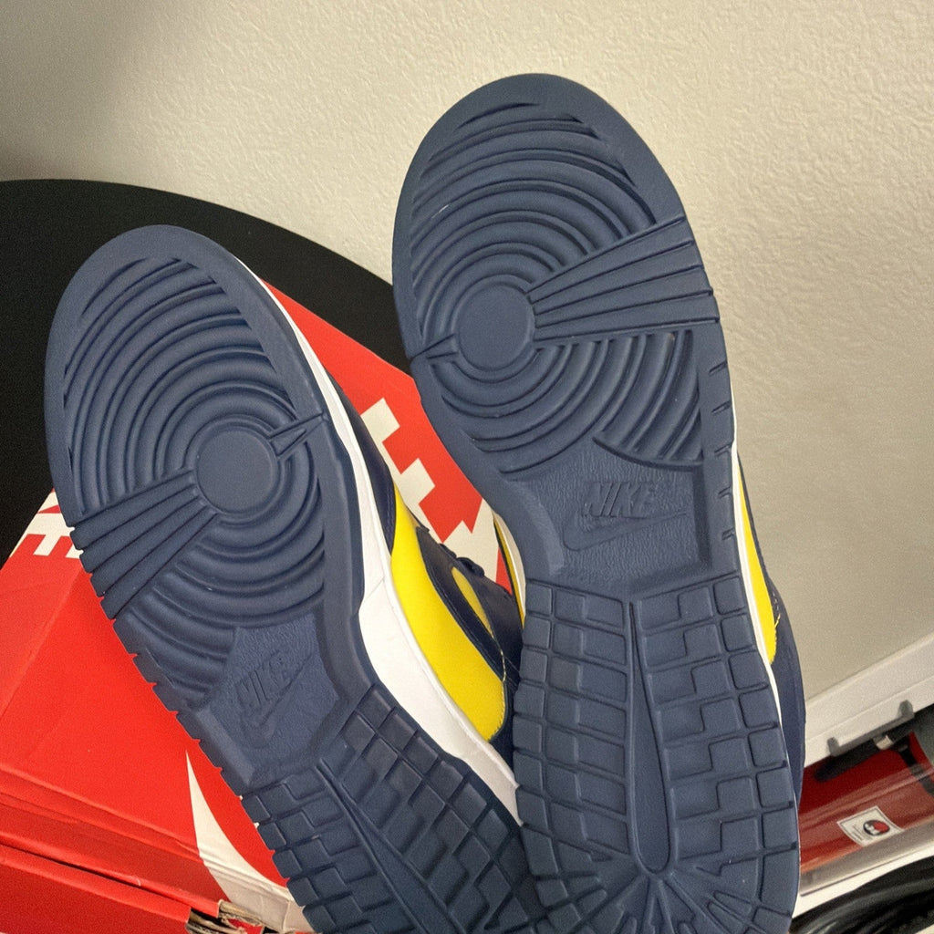 Men's Nike Dunk Low 2021 'Michigan Wolverines' Size 13 Sneakers | DD1391-700 - product image from the listing.