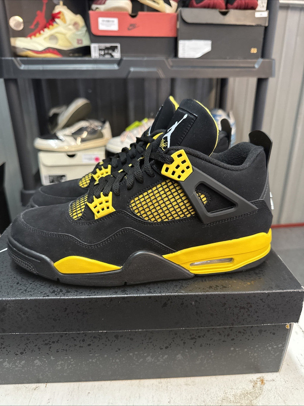 Air Jordan 4 Retro Thunder 2023 | Barely Worn - Size 11 - product image from the listing.