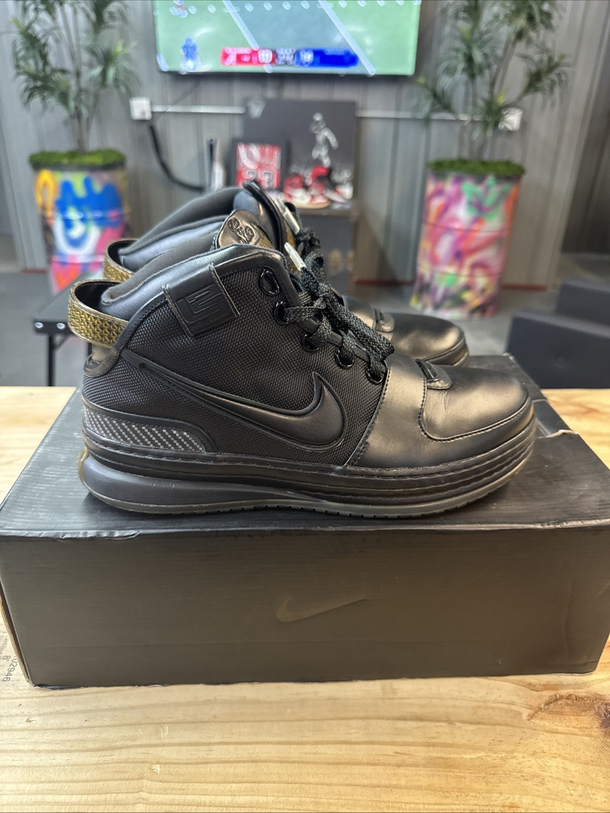 "Blackout" Size 9 - 2009 Nike Zoom Lebron 6 - product image from the listing.