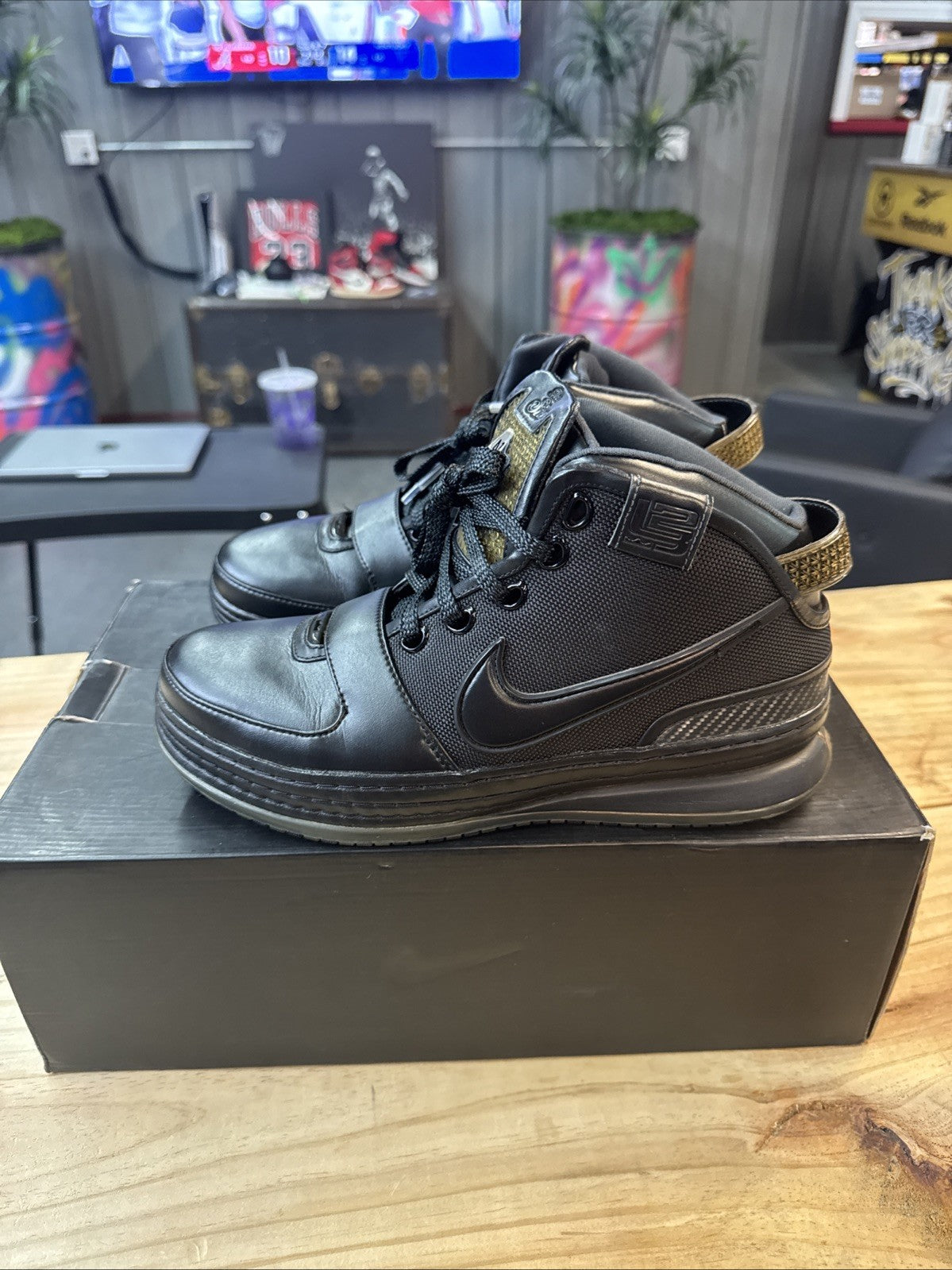 "Blackout" Size 9 - 2009 Nike Zoom Lebron 6 - product image from the listing.