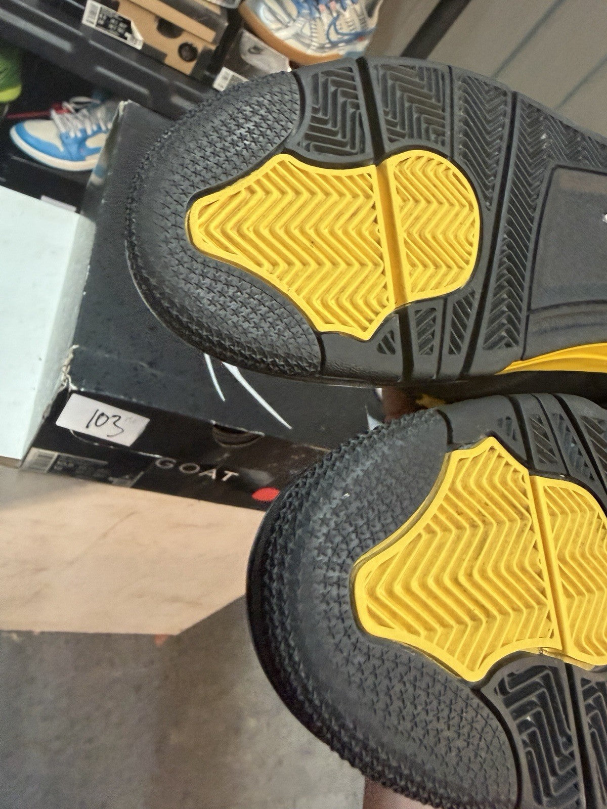 Jordan 4 Retro Mid Thunder - Size 10.5 - product image from the listing.