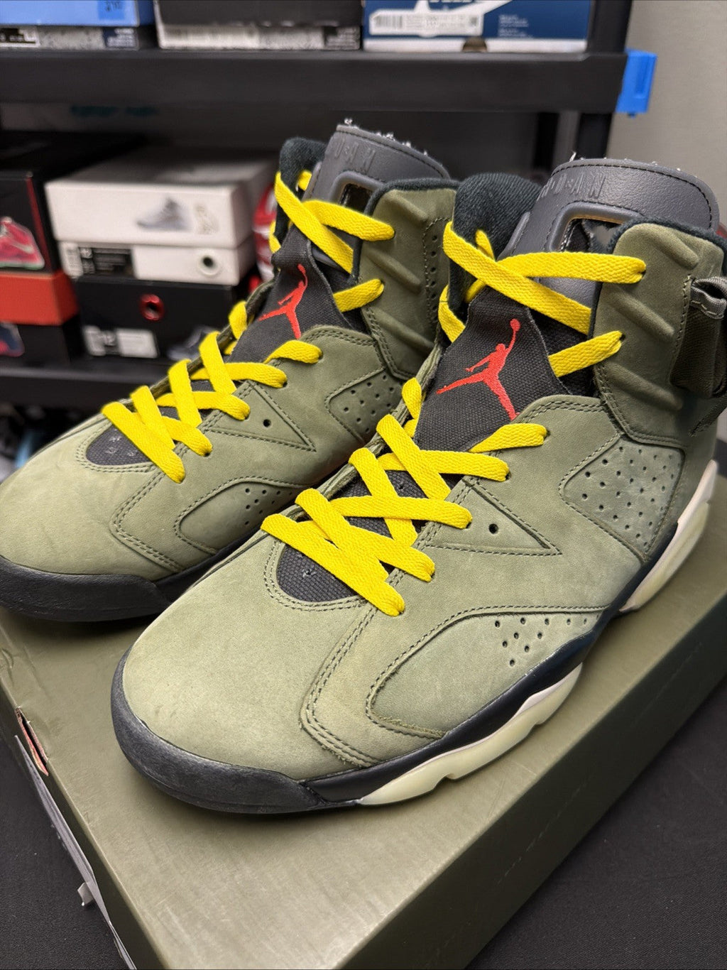 Travis Scott x Jordan 6 Retro Olive - Size 10.5 - product image from the listing.