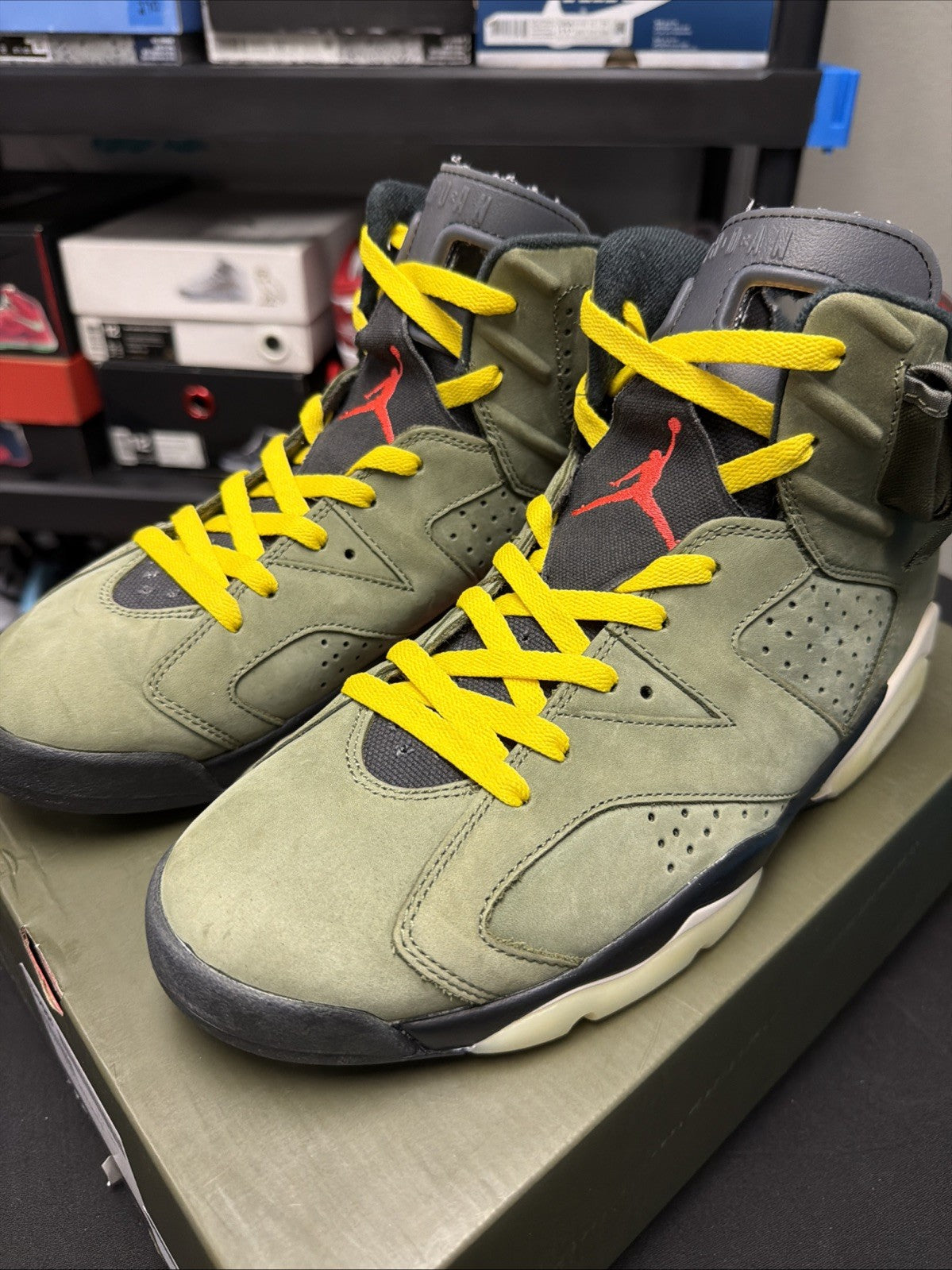 Travis Scott x Jordan 6 Retro Olive - Size 10.5 - product image from the listing.
