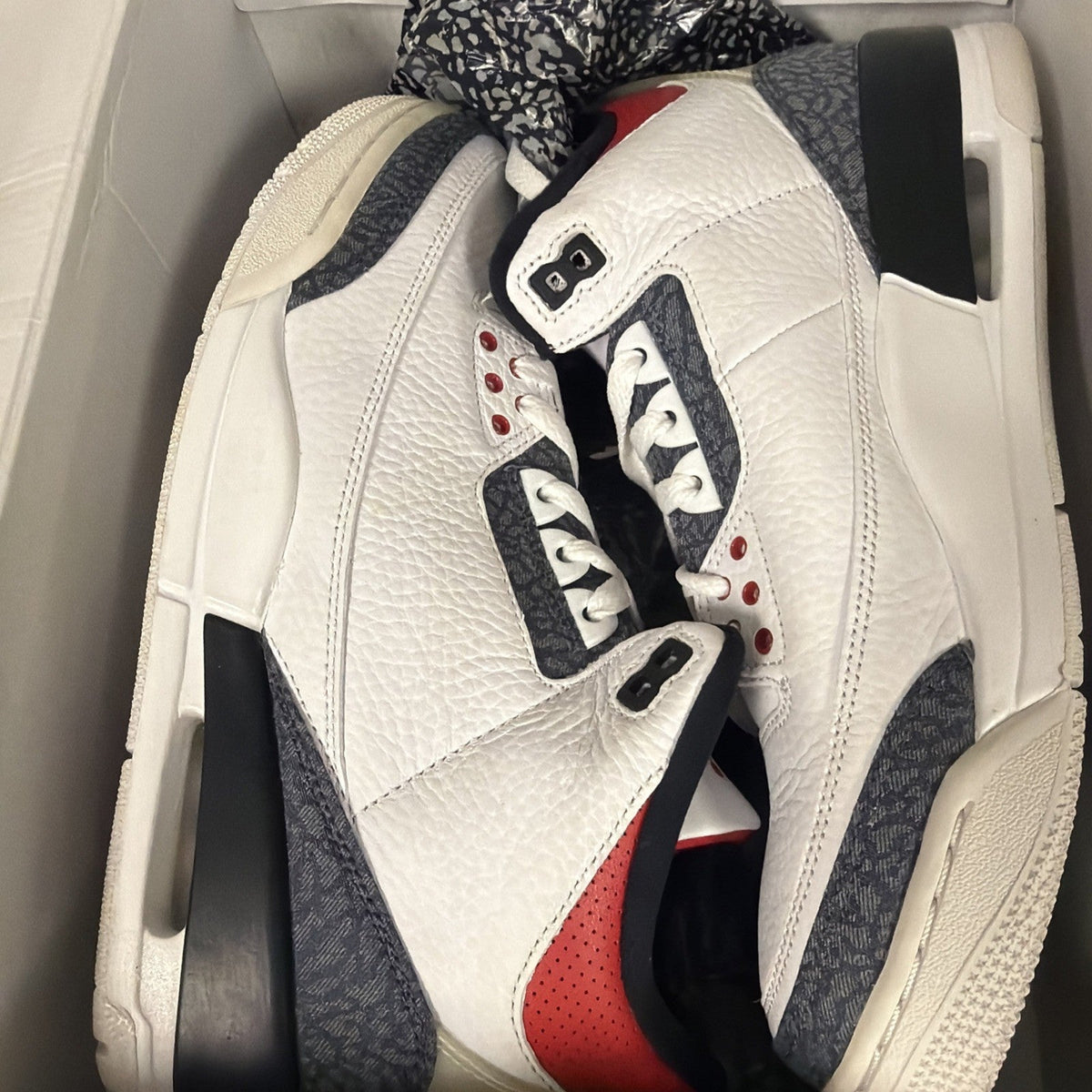 Fire Red Denim 2020 Shoes Size 9 - Nike Air Jordan 3 SE - product image from the listing.