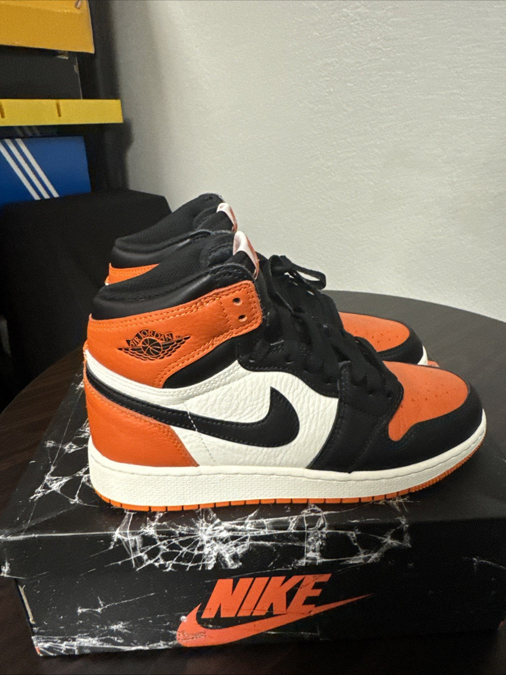 "Shattered Backboard" Size 5y - Air Jordan 1 High OG - product image from the listing.
