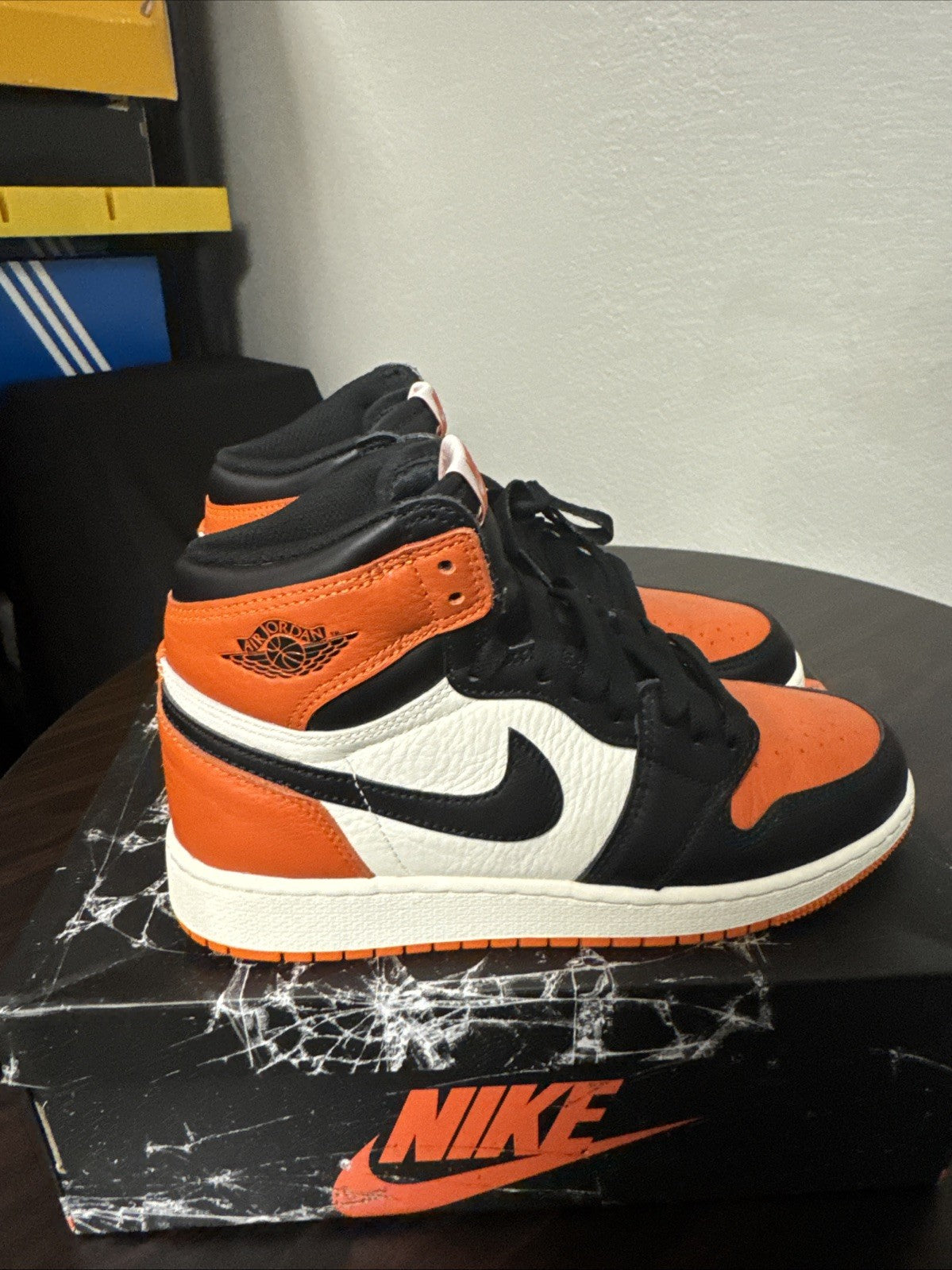 "Shattered Backboard" Size 5y - Air Jordan 1 High OG - product image from the listing.
