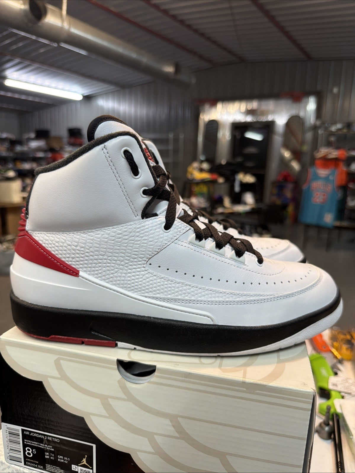 Nike Air Jordan 2 Retro OG Chicago White/Varsity Red/Black DX2454-106 Size 8.5 - product image from the listing.