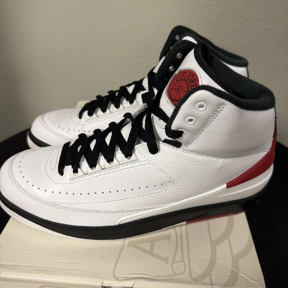 Nike Air Jordan 2 Retro OG Chicago 2022 DX2454-106 Complete W/ Box Mens Size 10 - product image from the listing.