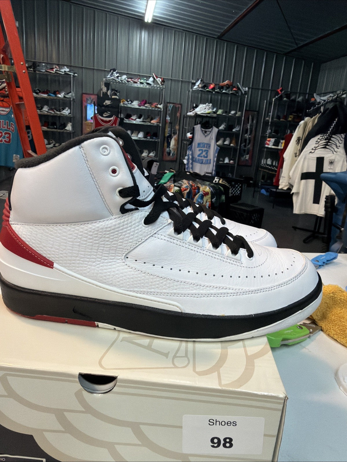 "Chicago" Air Jordan 2 Retro Mid Size 11 DX2454-106 DS New White Red Black - product image from the listing.