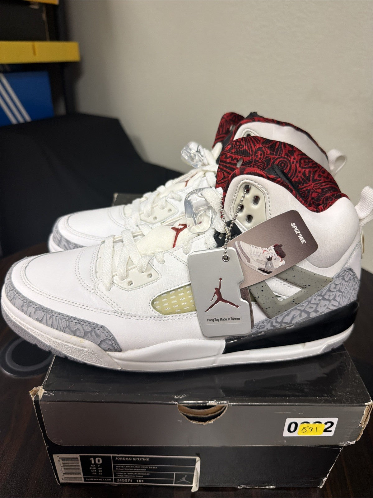 NEW Nike Air Jordan Spizike Cement Grey Size 10 315371-101 - product image from the listing.