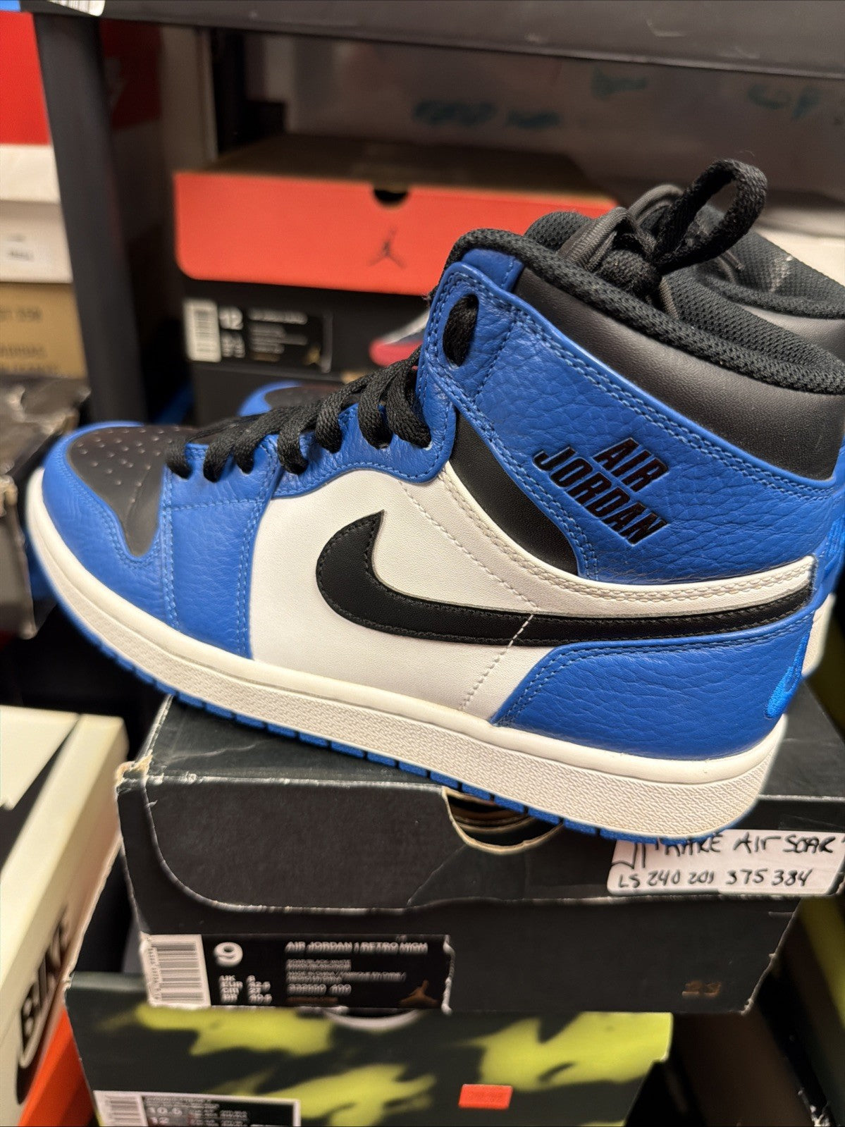Men's Jordan 1 Rare Air Soar Blue 2017 Size 9 Preowned Authenticated - product image from the listing.