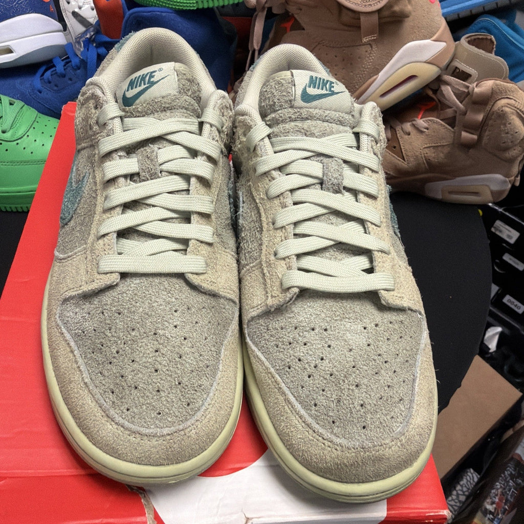 Dunk Low Olive Aura and Oil Green (221) by Nike - product image from the listing.