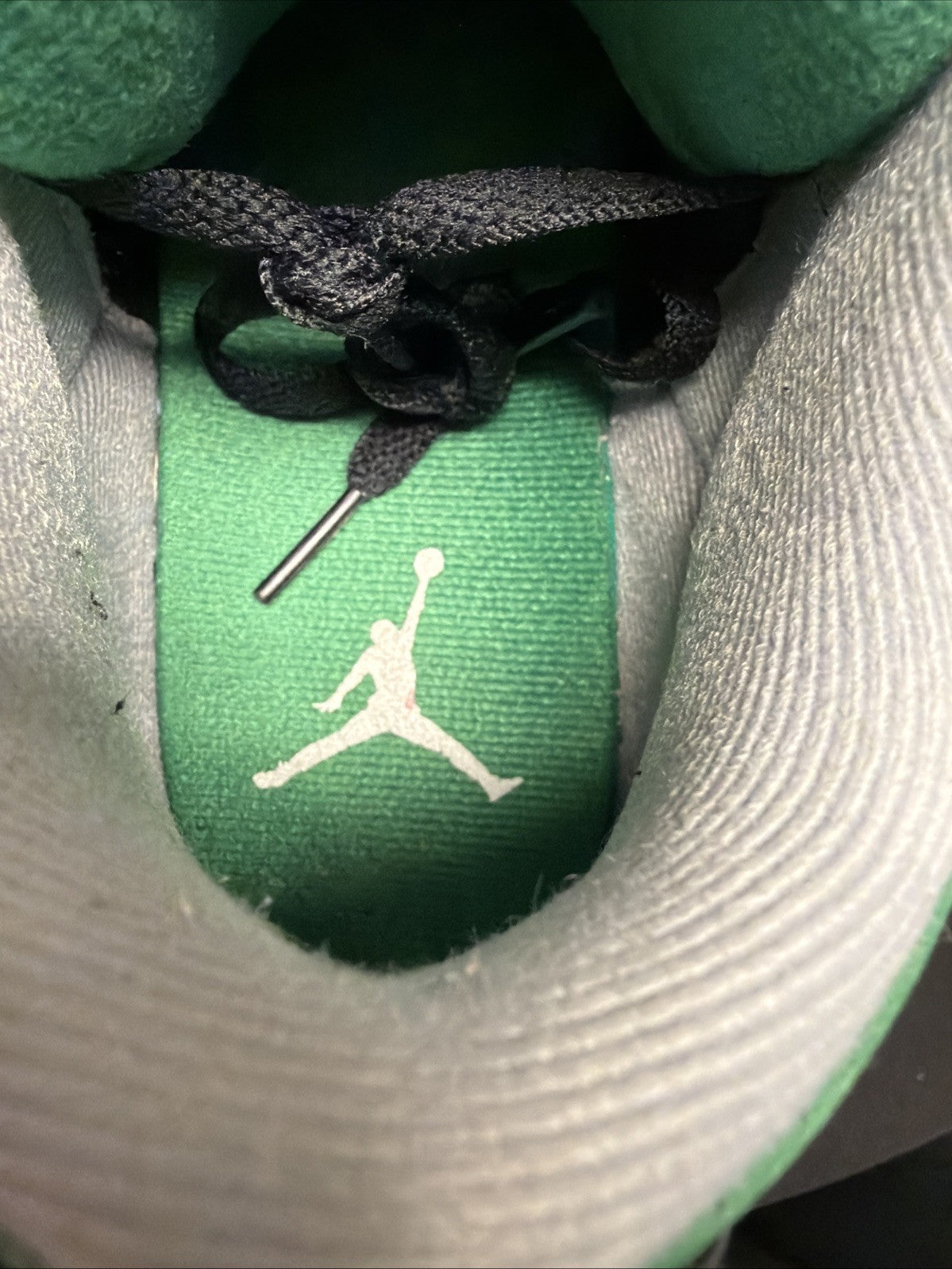 Jordan 3 Retro Mid Pine Green - Size 8.5 - product image from the listing.