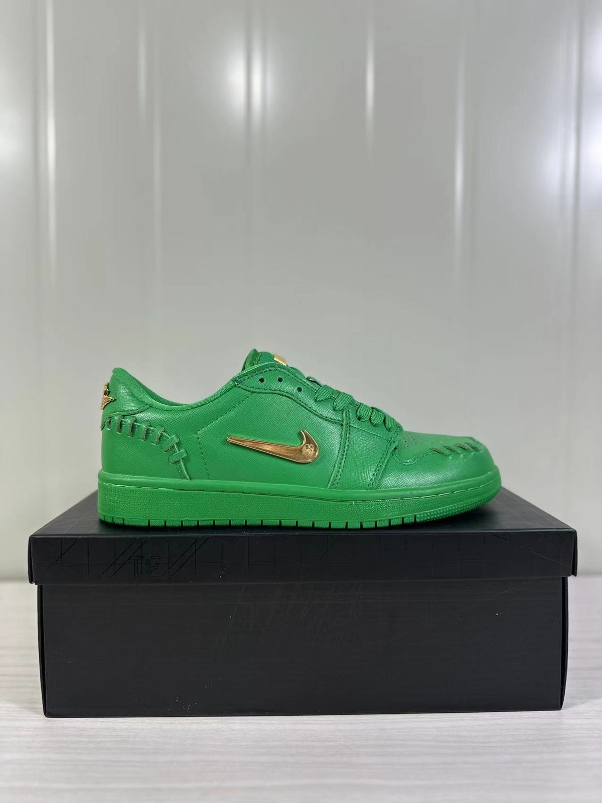 Air Jordan 1 Low Green FN5032-300 Sneakers - product image from the listing.