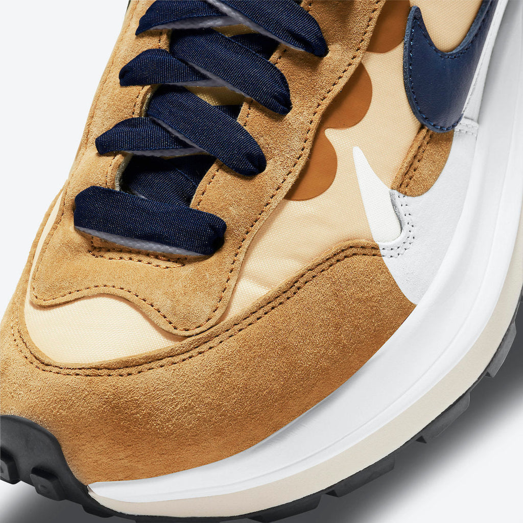 Sesame Khaki Nike sacai VaporWaffle DD1875-200 Sneakers - product image from the listing.