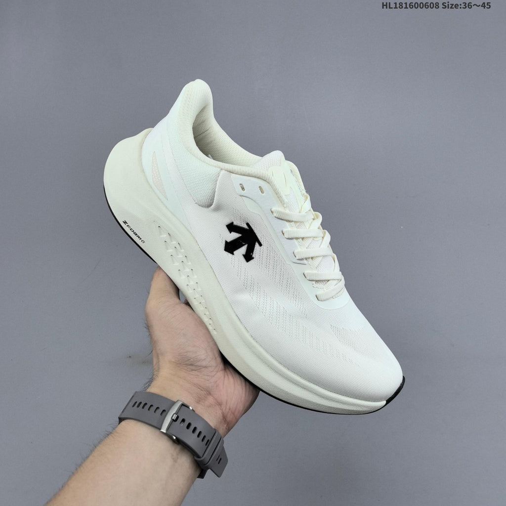 White DESCENTE RUN STEP Low-Top Running Shoes - product image from the listing.
