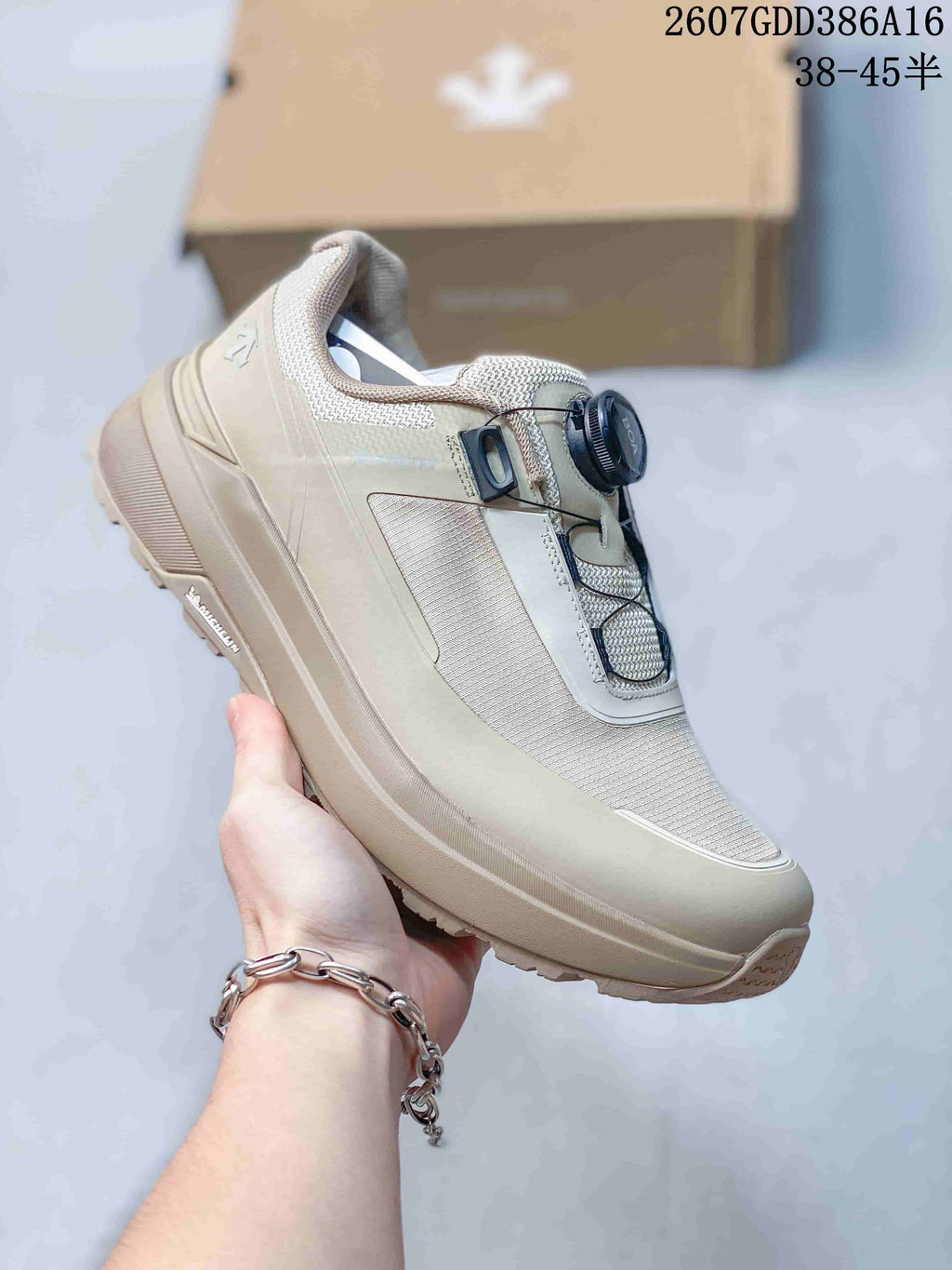 DESCENTE Dualis PRIME WIRE 2.0 Casual Sneakers in Beige - product image from the listing.
