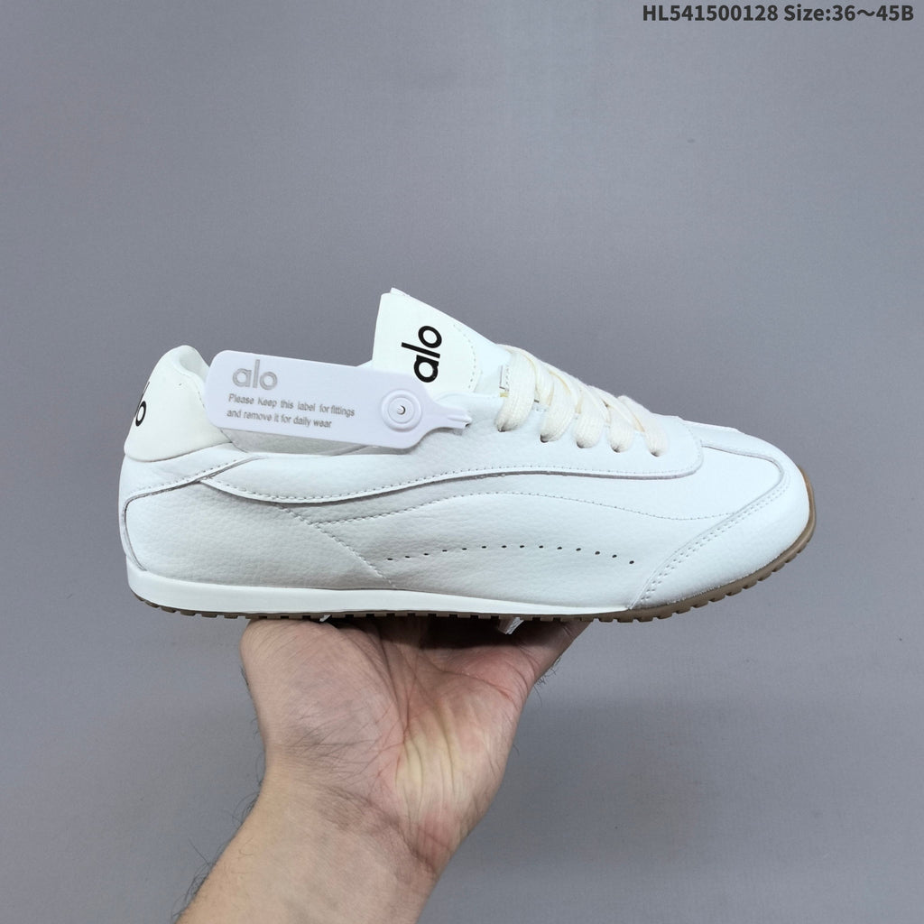 White and Black Alo Yoga Sunset Sneaker Low-Top - product image from the listing.