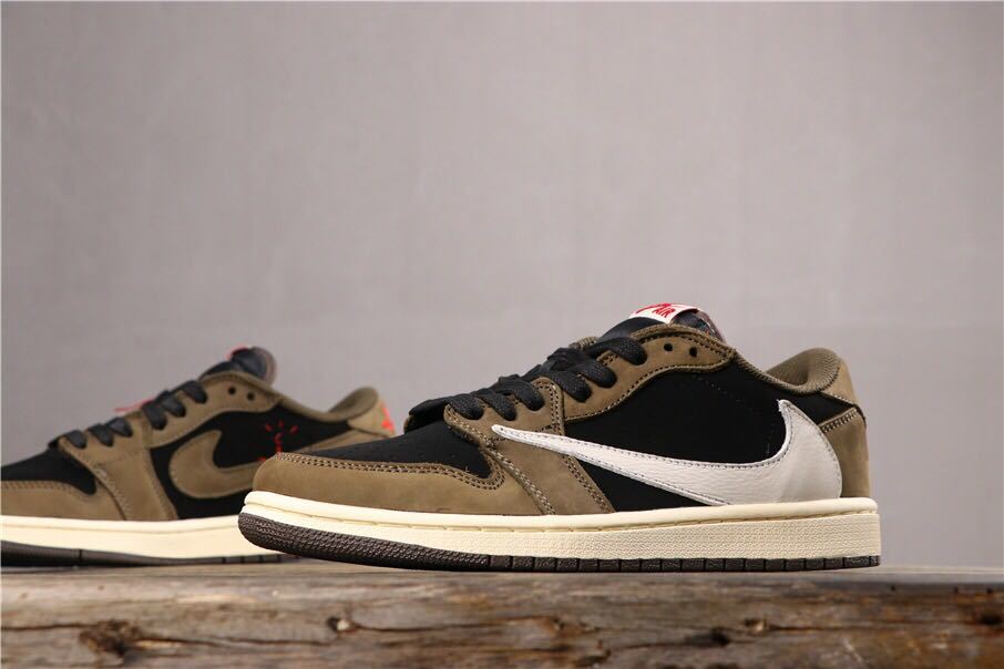Dark Mocha Travis Scott Sneakers - Jordan 1 Low - product image from the listing.