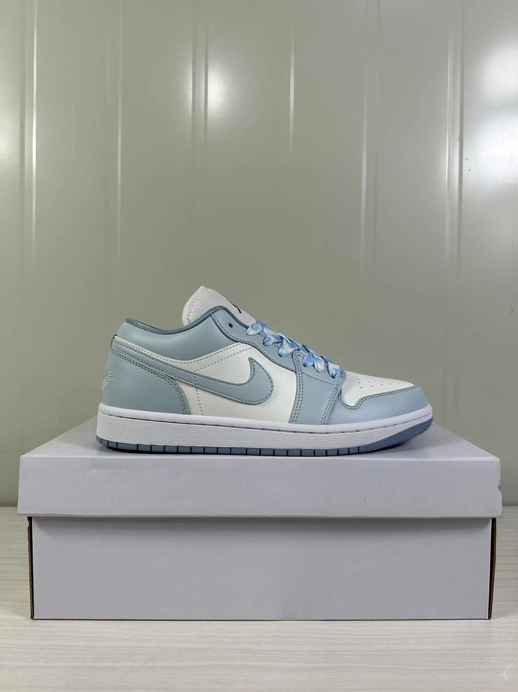 Air Jordan 1 Low Blue White DC0774-164 - product image from the listing.